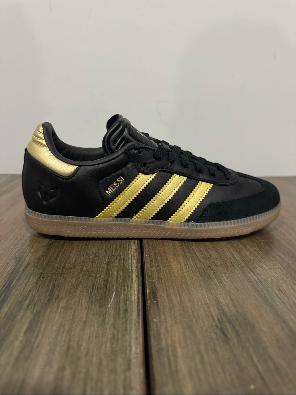 ADIDAS SAMBA LIONEL MESSI J TRIUNFÓ DORADO INDOOR SOCCER SHOES